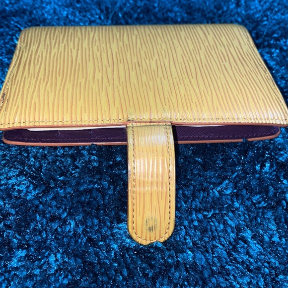Louis Vuitton Passport Agenda Authentic - Picture 2 of 9